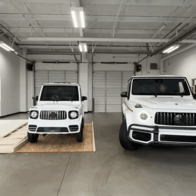 Malá trieda G zachová ikonický hranatý dizajn s okrúhlymi svetlometmi. Kompaktné rozmery uľahčia parkovanie v meste.