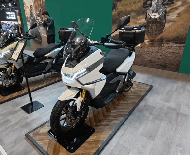 Phelon & Moore Panthette X kombinuje retro dizajn s elektrickým pohonom. Britská značka sa vracia po viac než 50 rokoch.