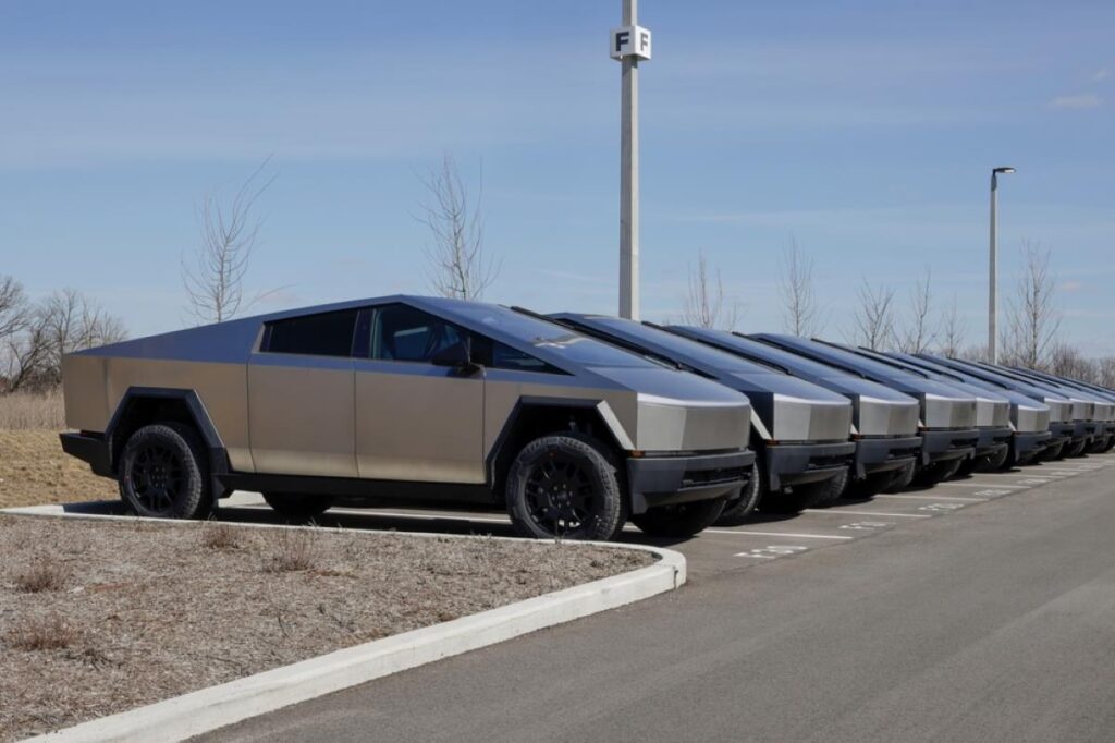 Tesla Cybertruck parkovisko