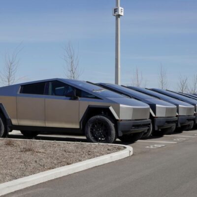 Tesla Cybertruck parkovisko