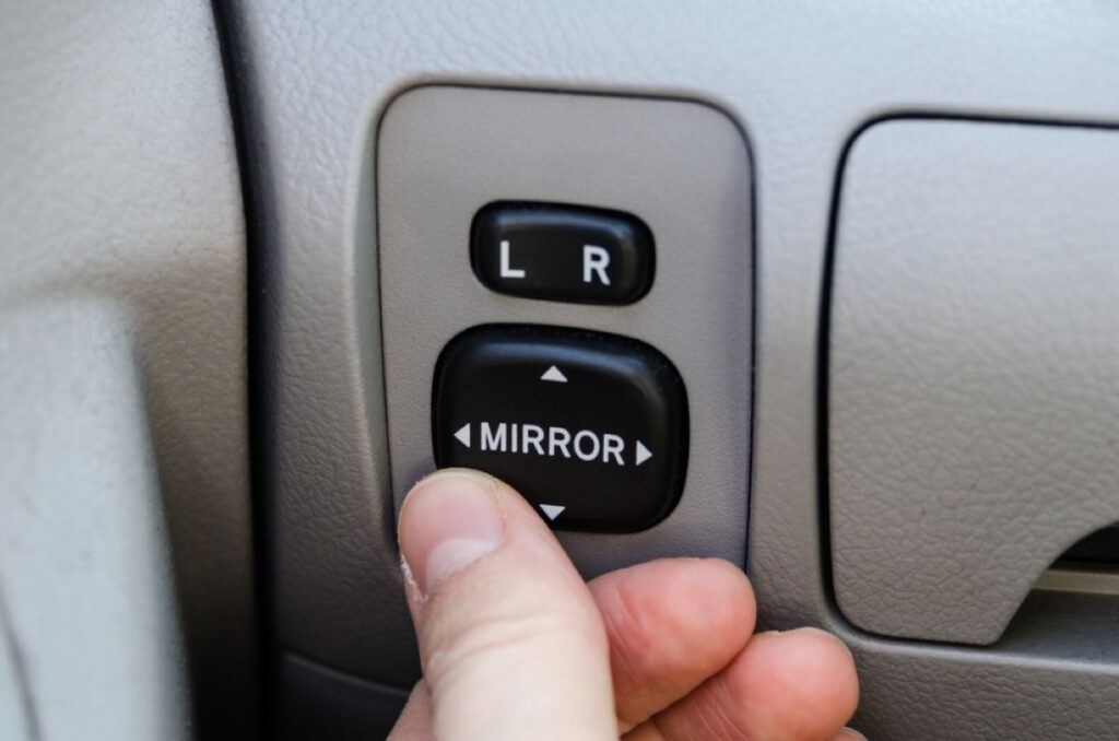 Tlačidlo nastavenia spätného zrkadla