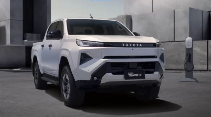 Elektrický Hilux prehráva s lacnejším dieselom: Má kratší dojazd, nižšiu nosnosť aj slabšie ťaženie