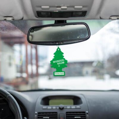 Voňavý stromček na spätnom zrkadle