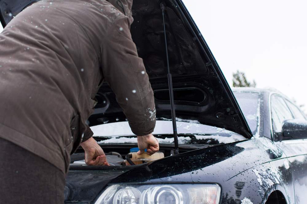 Zima vodič otvorená kapota