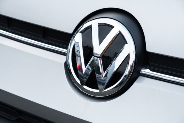 Európsky trh má nového kráľa: Volkswagen v predaji elektromobilov zosadil Teslu