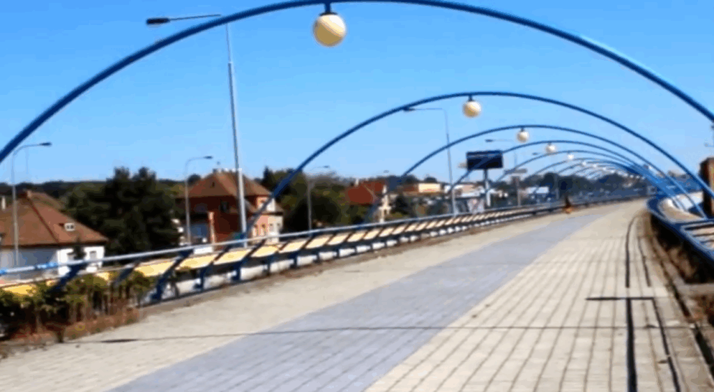 Konečná stanica metra leží 1,6 km od miesta pôvodného mosta. Názov prežil storočie a stal sa oficiálnym označením mestskej časti.