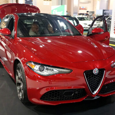 Nová Alfa Romeo Giulia príde ako elektrické vozidlo s výkonom nad 800 koní. Dizajn sa inšpiruje konceptom 33 Stradale.