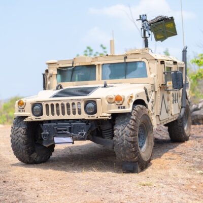 Americká armáda testuje laserové zbrane na malých terénnych vozidlách. Jeden výstrel stojí len niekoľko dolárov oproti státisícom za raketu.