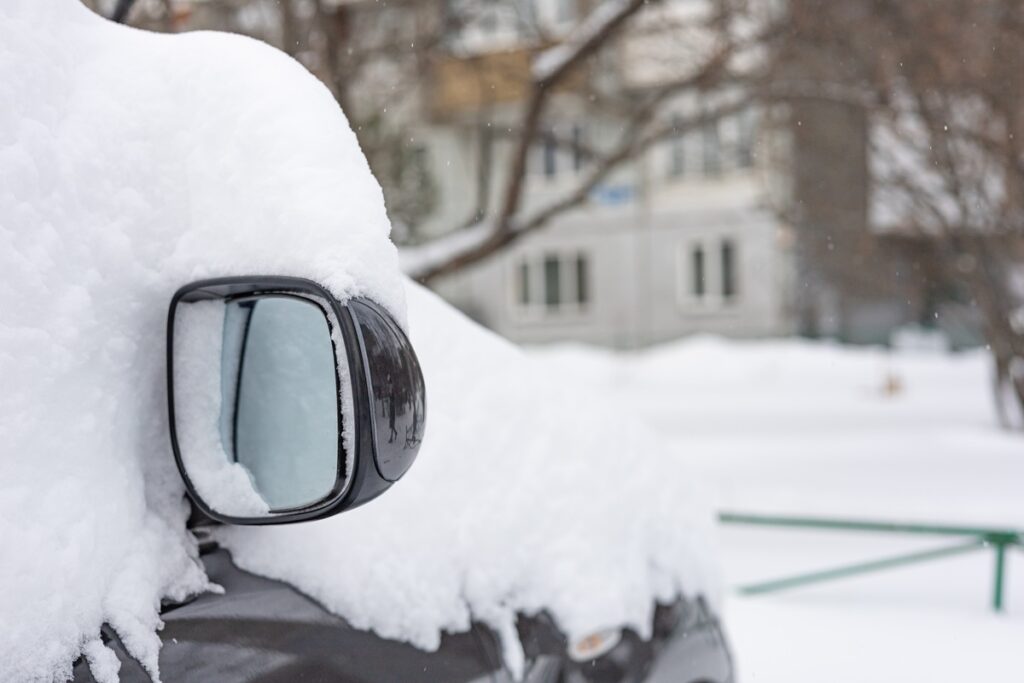 Zasnežené auto detail