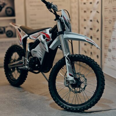 Elektrická motorka pokorila svetový rekord Guinnessa. Okamžitý krútiaci moment a plynulá dodávka výkonu rozhodli o úspechu.