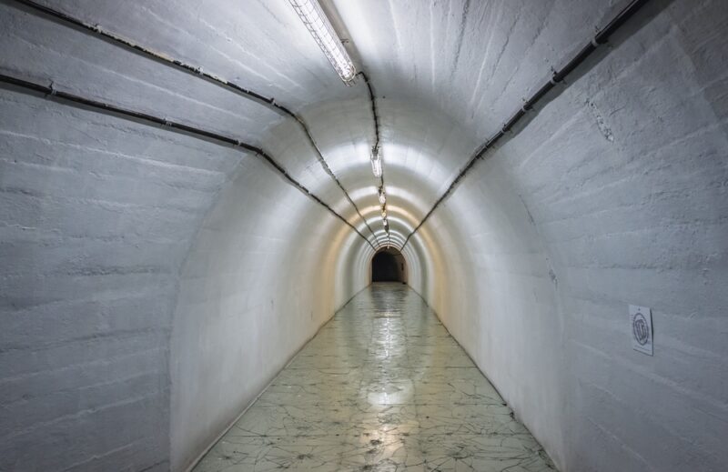 Bunker mal poskytnúť útočisko 350 ľuďom na šesť mesiacov. Dnes je otvorený verejnosti a vstupné stojí 20 eur na osobu.