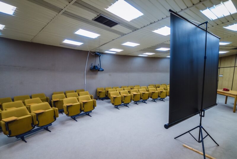 Titov bunker v Konjici budovali 26 rokov v absolútnom utajení. Tri nenápadné biele budovy skrývali vstup do najdrahšieho protiatómového krytu Juhoslávie.