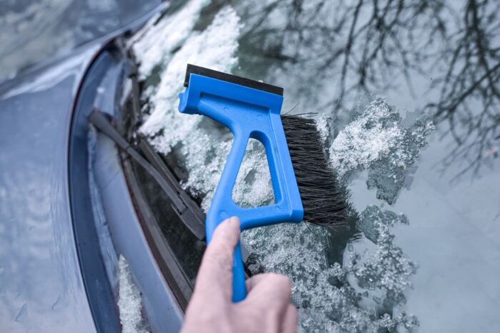 Zimná výbava do auta: Tieto veci vám môžu zachrániť život aj nervy