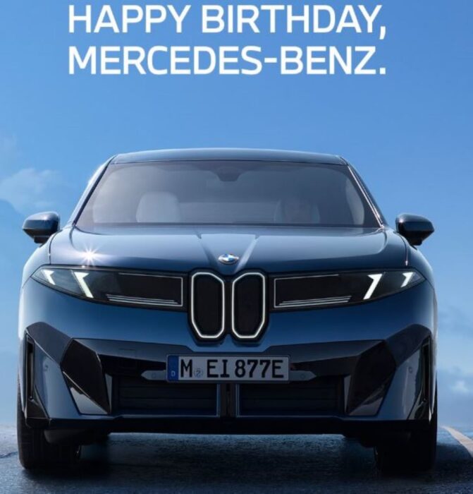 BMW zablahoželalo Mercedesu k 140. narodeninám – s typickým štipľavým odkazom