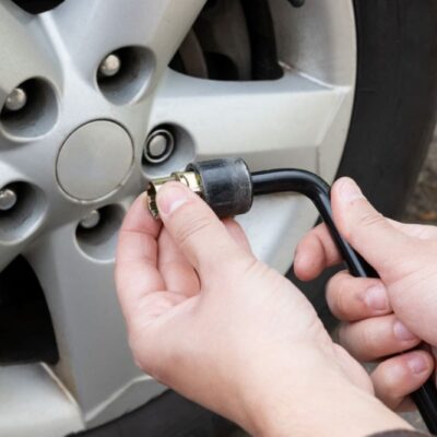 Bezpečnostná matica na kolese auta