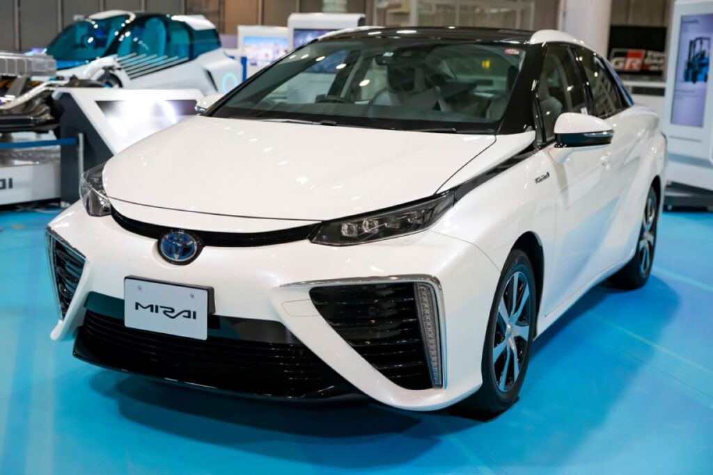 Biela Toyota Mirai
