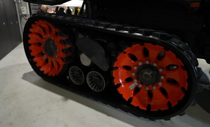 Claas Axion 900 Terra Trac mal premiéru: Pozrite sa na polopásový kolos s autonómnym riadením