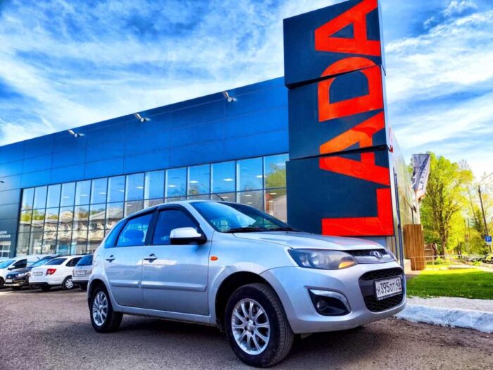 Ani Rusi nechcú Ladu – predaje padli o 30 percent a Putin prikazuje úradníkom kupovať domáce autá