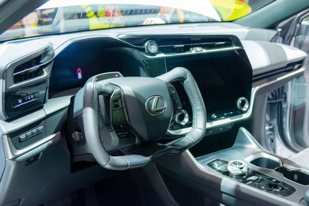 Lexus RZ yoke volant