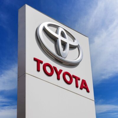 Logo a názov Toyota