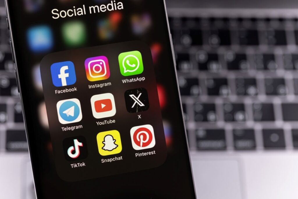 Mobil sociálne média