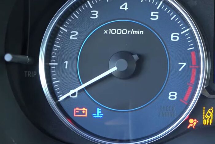 Modrá kontrolka teploty motora – kedy je normálna a kedy signalizuje poruchu termostatu