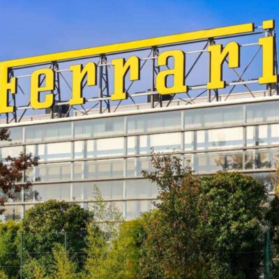 Nápis Ferrari