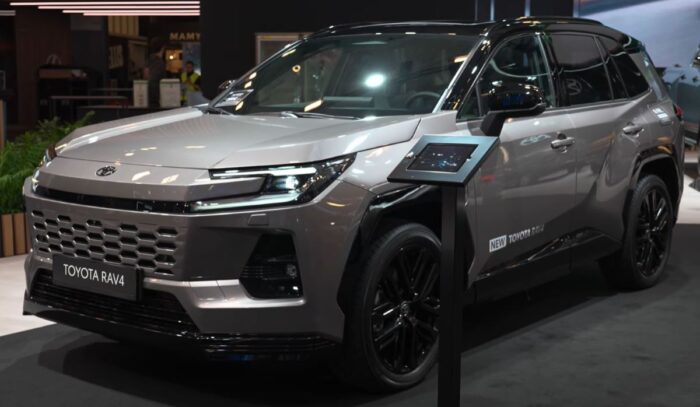 Nová Toyota RAV4 PHEV: Dojazd 150 km na elektrinu a výkon 329 koní