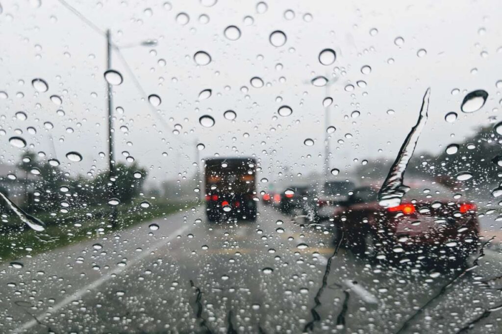 Pohľad z auta dážď