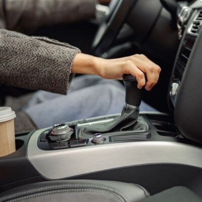 Ruka na páke automatickej prevodovky