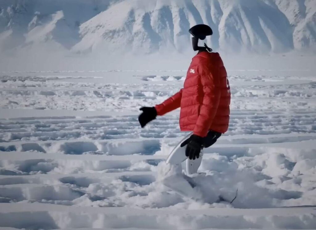 Sneh humanoidný robot