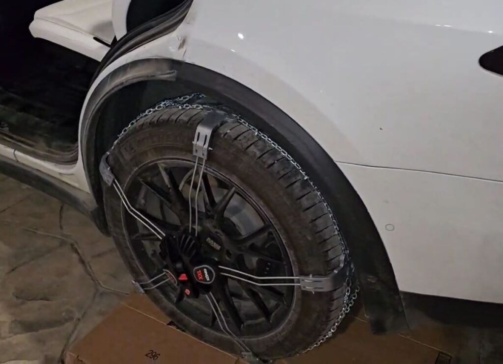 Snehové reťaze Tesla