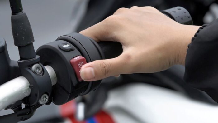 Prvé naštartovanie motocykla po zime – jedna chyba môže poškodiť sviečky a motor