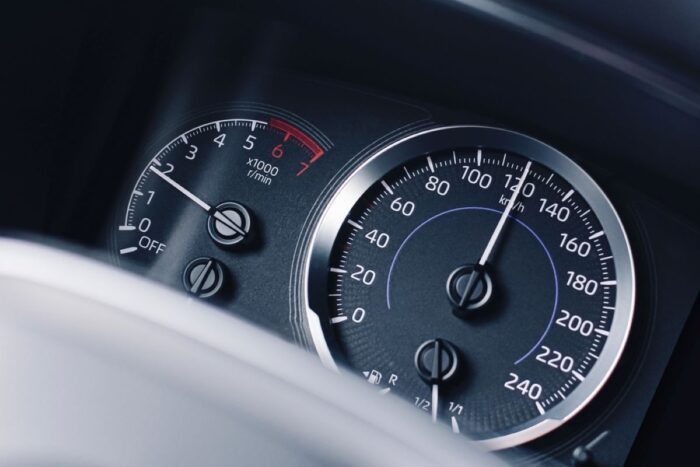 Jazda na nízkych otáčkach ničí motor – aké otáčky sú skutočne optimálne