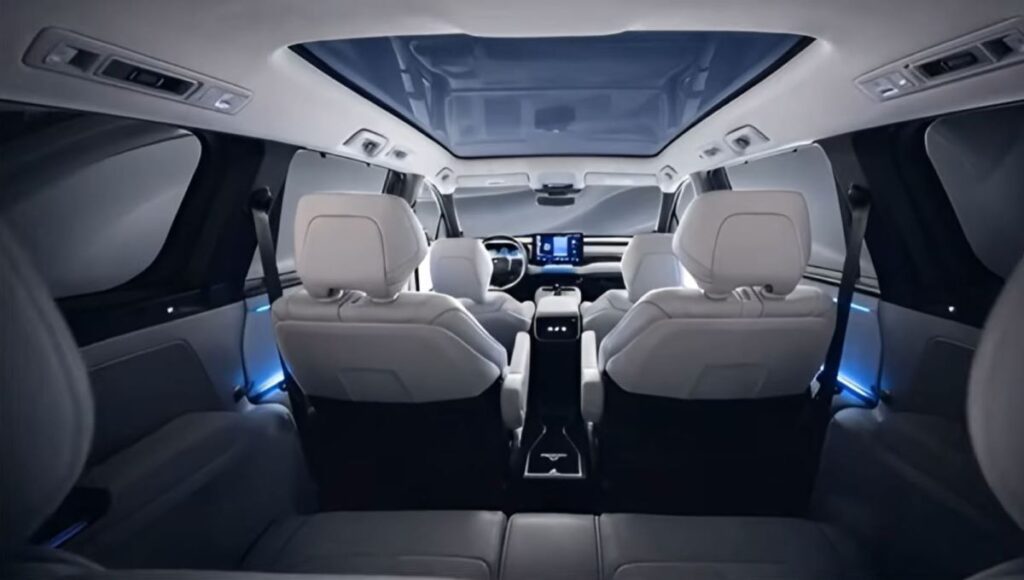 Toyota interiér tri rady