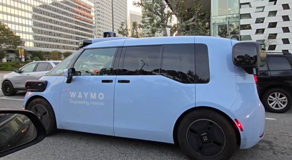 Waymo Zeekr