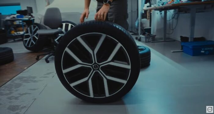 Záhada rotujúcich kolies Volvo EX60 vyriešená: Bol to geniálny marketingový trik