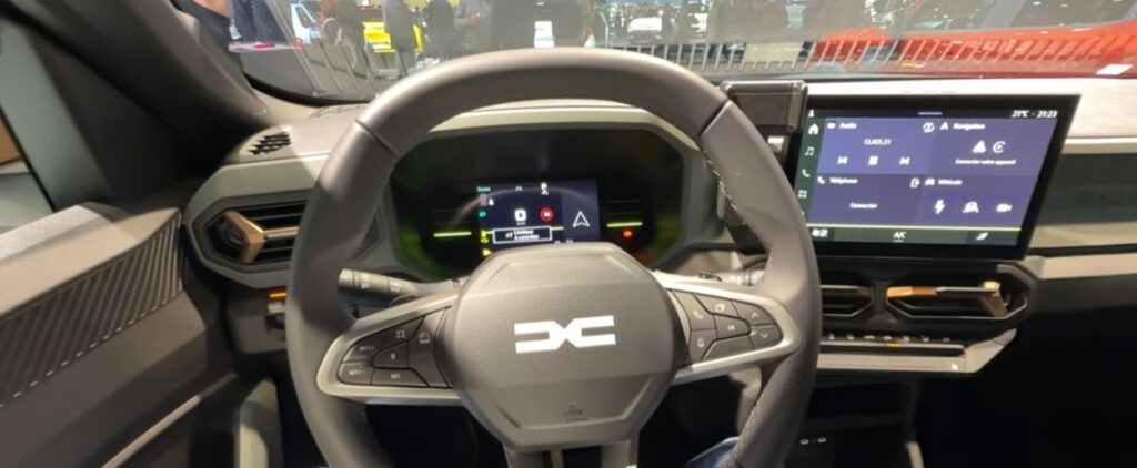 duster interier paluba