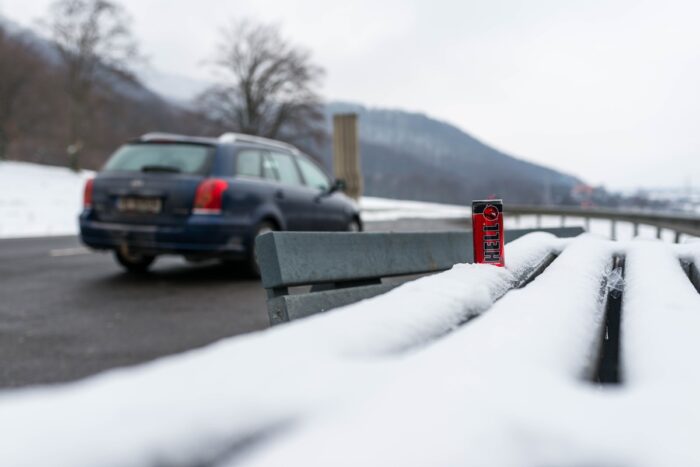 10 vecí, ktoré nikdy nenechávajte v aute počas mrazu: Môžu sa zničiť alebo vám ublížiť