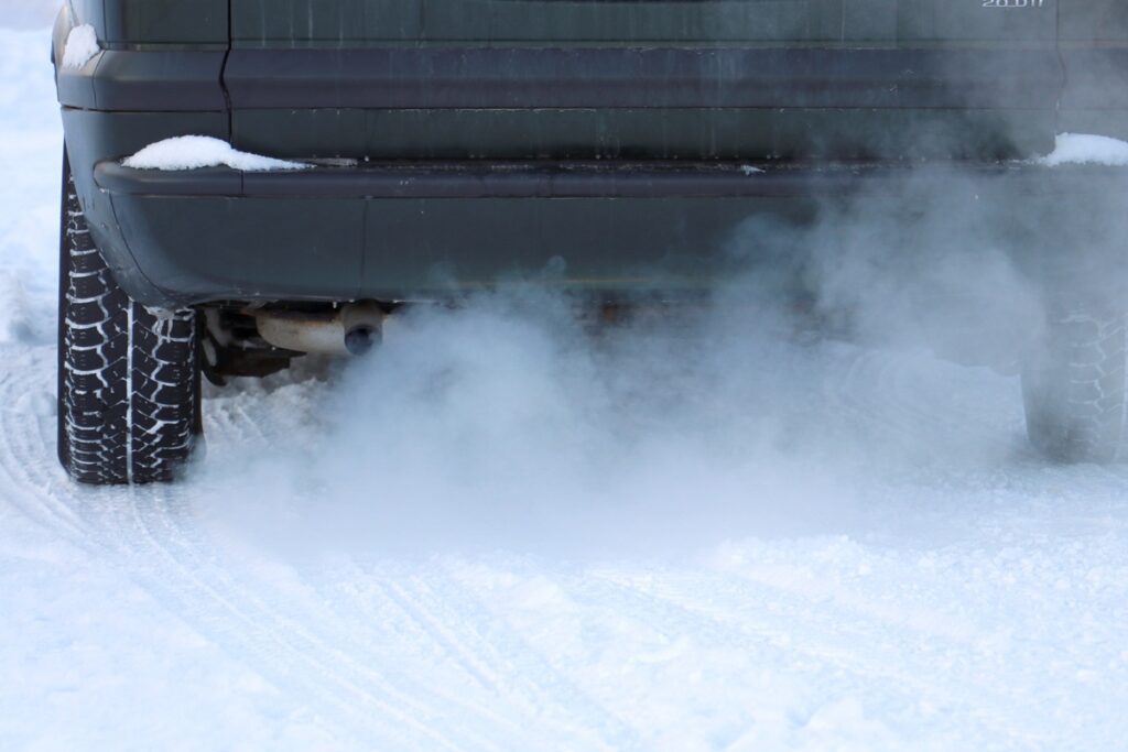 naštarované auto na parkovisku