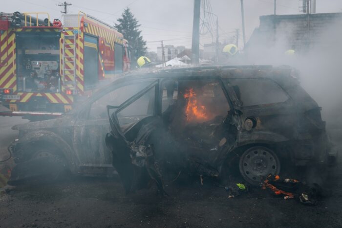 Tragický požiar auta v Bukurešti: Pozrite sa, prečo sa záchranná akcia zmenila na boj o život