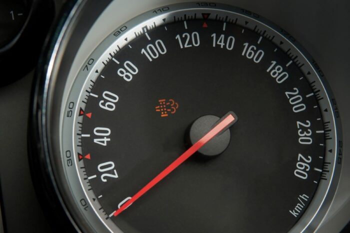 Rozsvietená kontrolka DPF na palubnej doske nemusí znamenať drahú opravu. Často stačí správna jazda