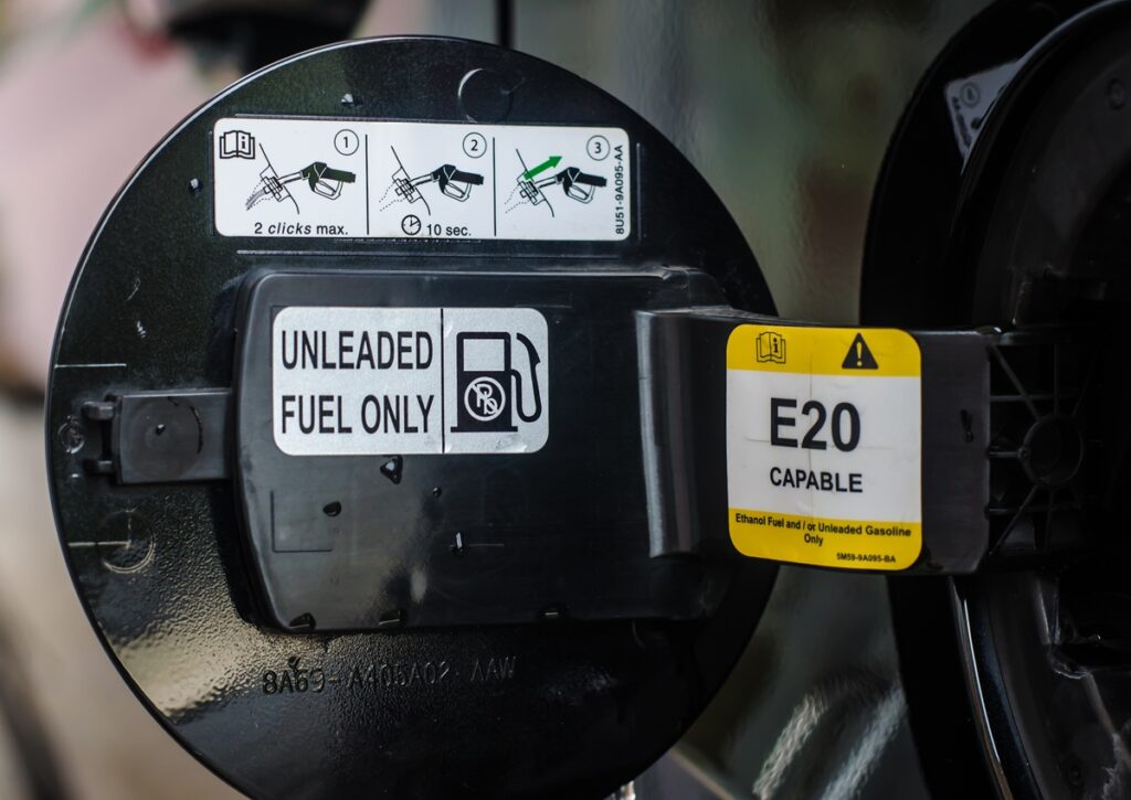 E20,Petrol,nadrz, veko