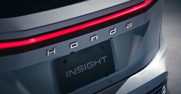 Honda Insight sa vracia ako elektrický crossover. Legendárny hybrid prešiel na čistú elektrinu