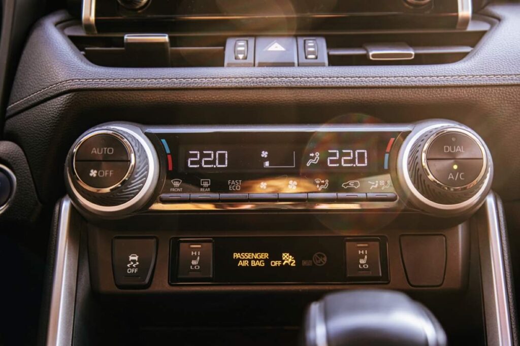 Klimatizácia v aute panel