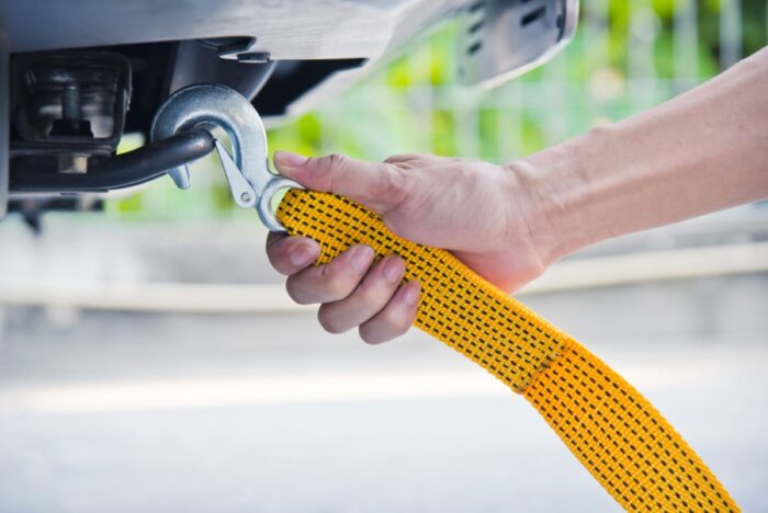 Ťahanie auta s automatom na lane môže skončiť opravou za tisíce eur. Kedy je to povolené a na čo si dať pozor