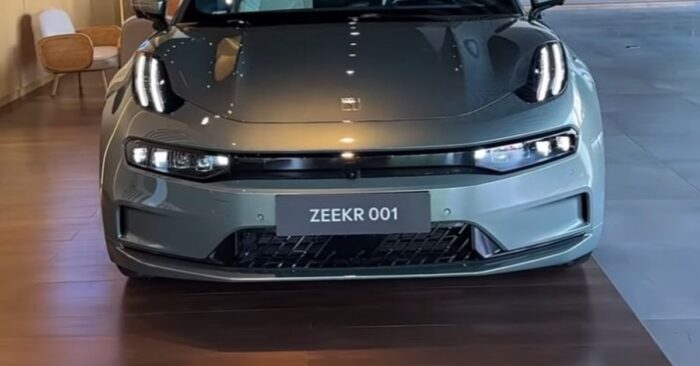 Zeekr 001 prichádza na Slovensko: Pozrite sa na čínsky technologický vrchol, ktorý taví káble