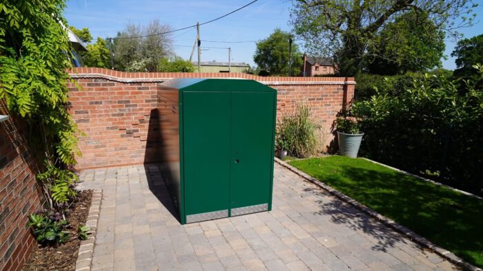 Mini garáže pre motorky: Pozrite sa na britský hit, ktorý Slováci poznajú už desaťročia