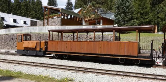 Vlak na schodoch: Pozrite sa na technický unikát vo Vychylovke, ktorý na Slovensku šokuje svet