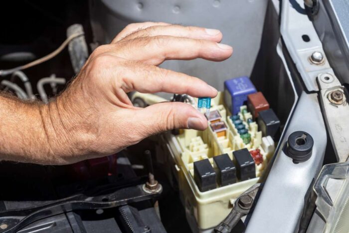 Zaseknutá poistka v aute: Pozrite sa na trik, ktorý zachráni vašu palubnú dosku